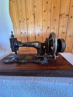 Antike Nähmaschine Wertheim Triumph mit Holzunterlage