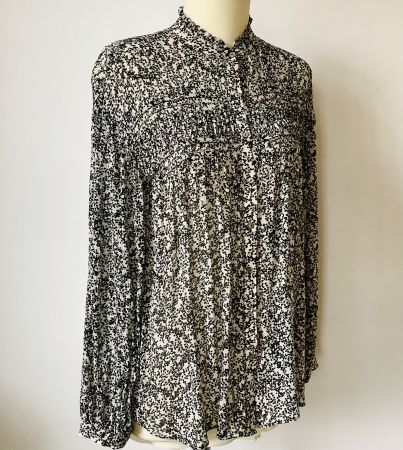0039 Italy Feine Bluse mit Muster, Gr. XS