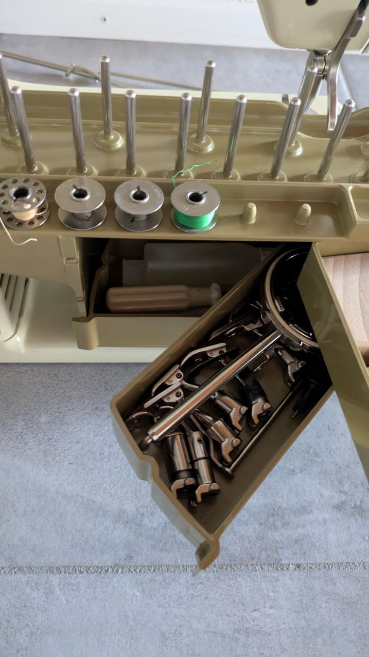 Bernina Macchine da cucire: Machine à coudre Bernina Record 530-2 – Usato da Estévenens venduto da Rockingirl 6