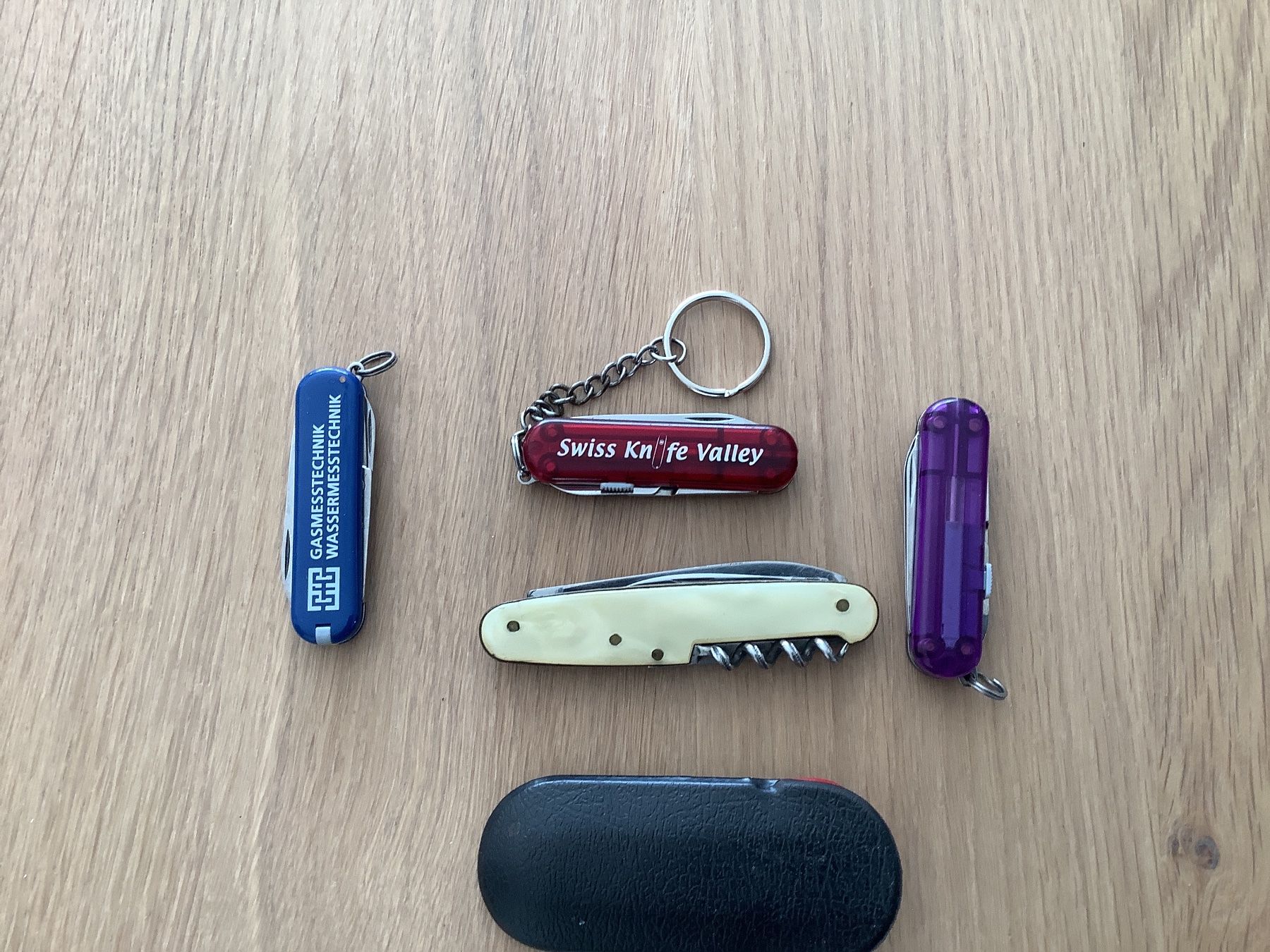 Taschenmesser: 4 kleine Messer – Gebraucht aus Holzhäusern ZG von tho_8my6 1