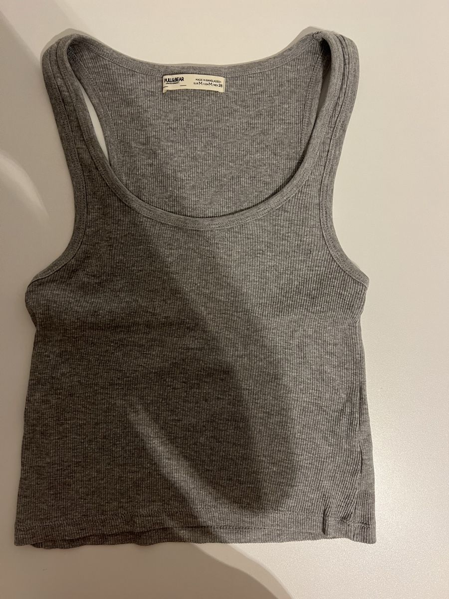 Pull&Bear Tops: grau, weiss und schwarze Tanktops Pull&Bear – Gebraucht aus Erlenbach von paulina.rad
