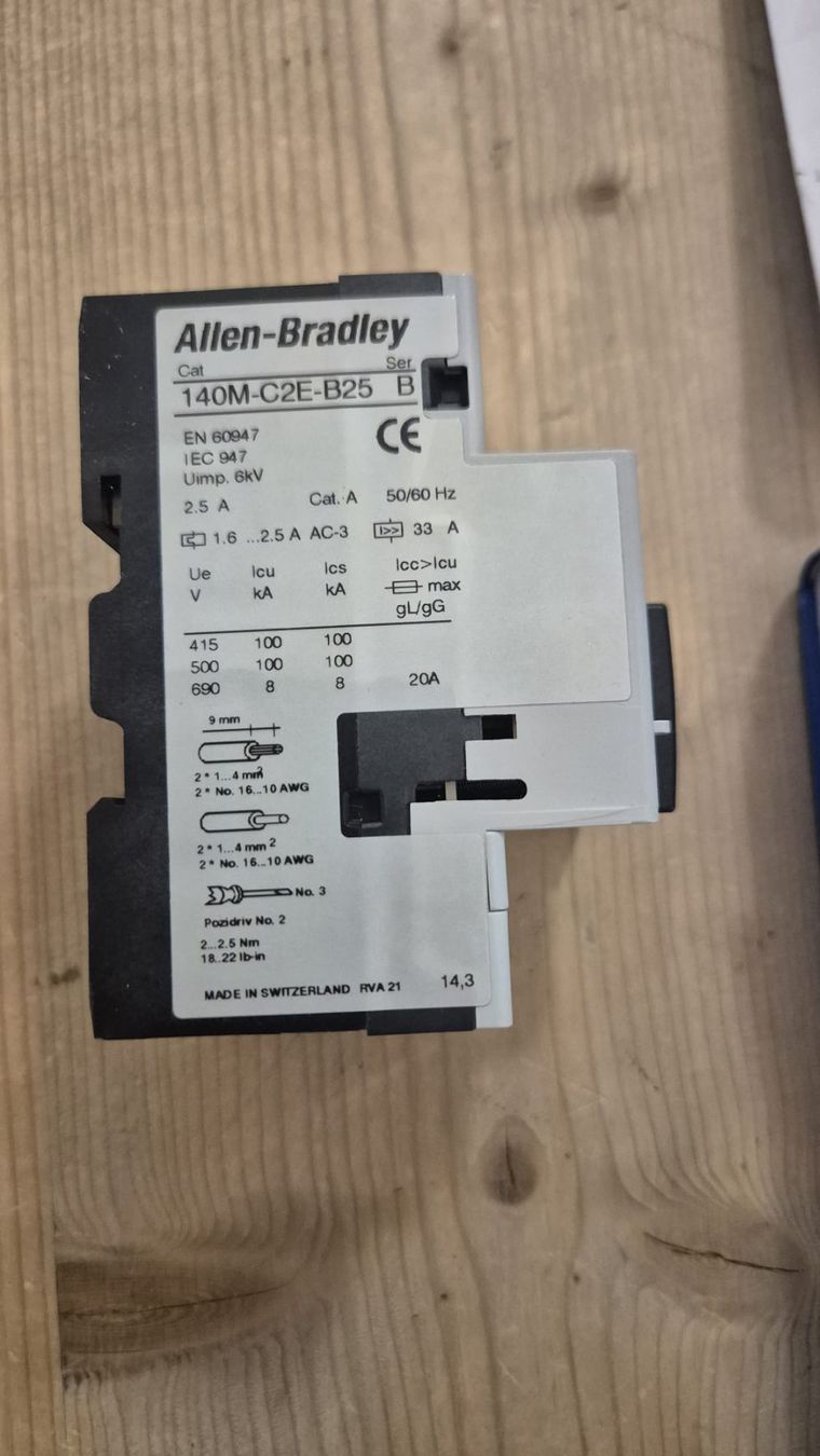 Interrupteurs: Allen-Bradley 140M-C2E Schütz 2.5A – D'occasion à Zillis par hasslerenergia 2
