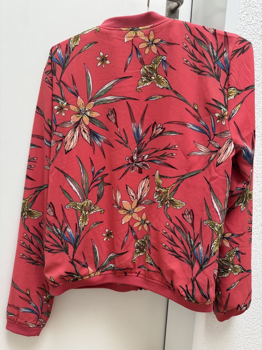 Only Giacche: ONLY Sommerjacke, Gr. 40, rot, Blumenmuster – Usato da Winkel venduto da Schorley 1