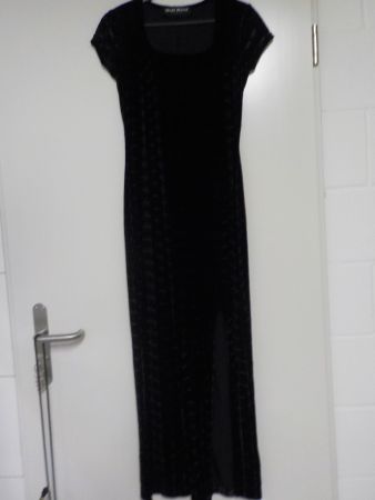schwarzes Kleid, Samtoptik, mit einem Seitenschlitz (32)