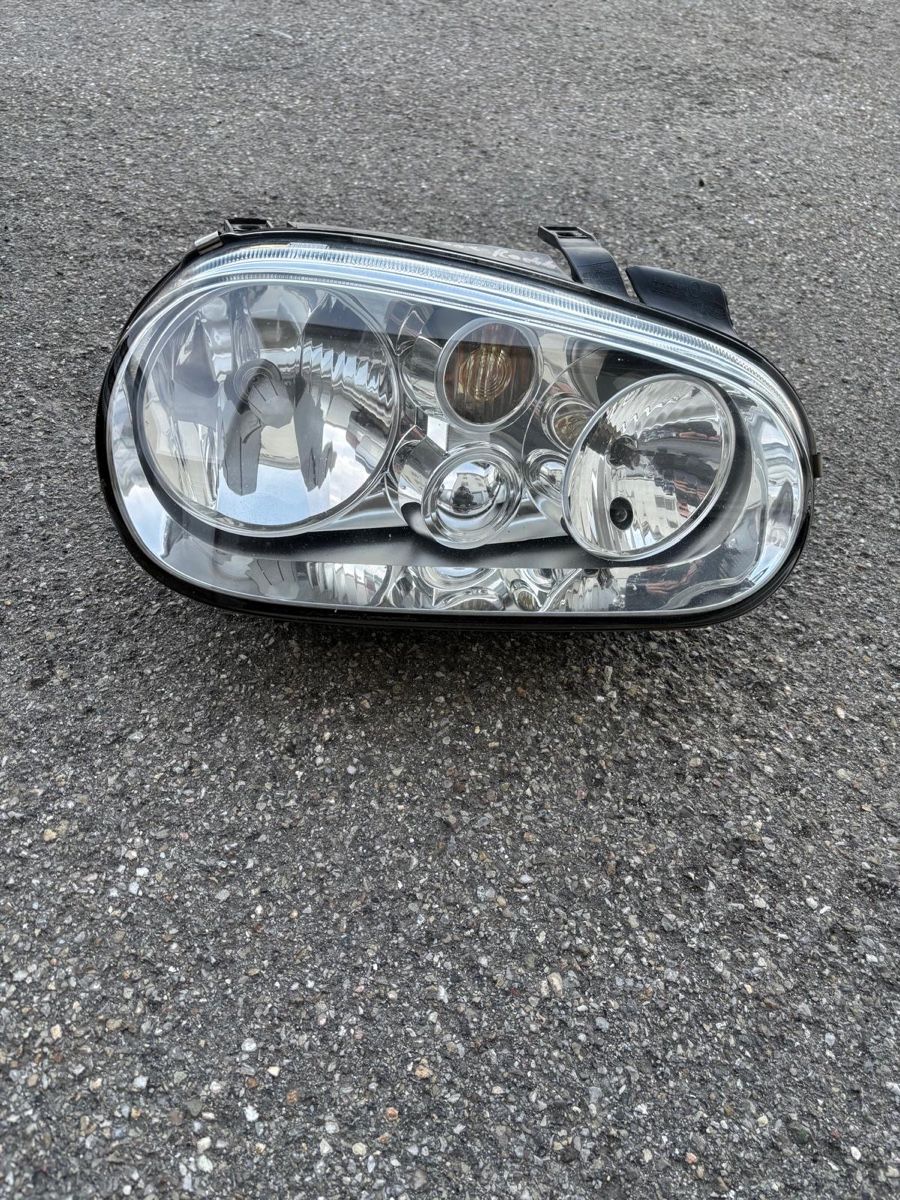 VW Fari: VW Golf 4, Jg 2002 Scheinwerfer li&re – Usato da Mörschwil venduto da ers_k5cc 1