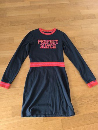 5 Stk Freizeitkleid Gr. 146