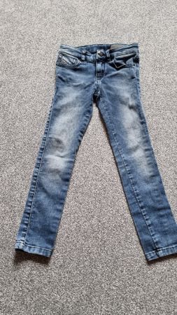 Jeans Diesel taille 5 ans 