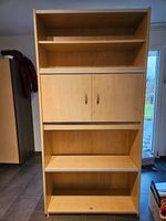 Bücher Kleider Gestell