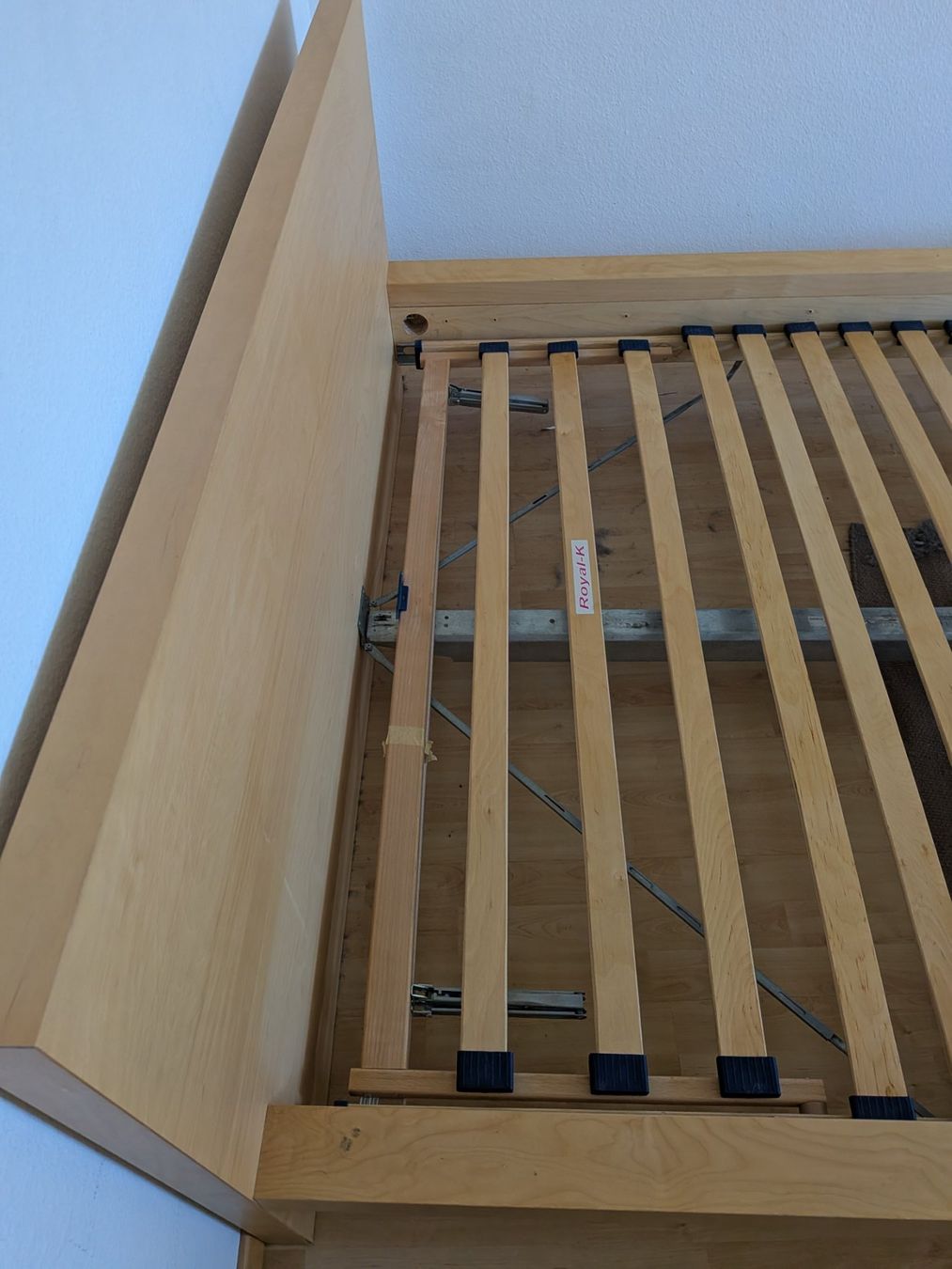 Ikea Betten: Bett mit Lattenrost 140 x 200, Ikea – Gebraucht aus Dübendorf von okzident 1