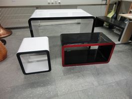 exklusiver Tisch mit 2 Hocker