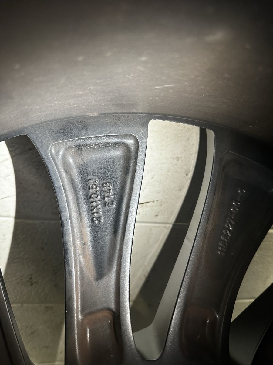 Tesla Felgen: Tesla Model Y Performance 21" Überturbine + Pirelli Winter – Gebraucht aus Basel von Zeynep94 5