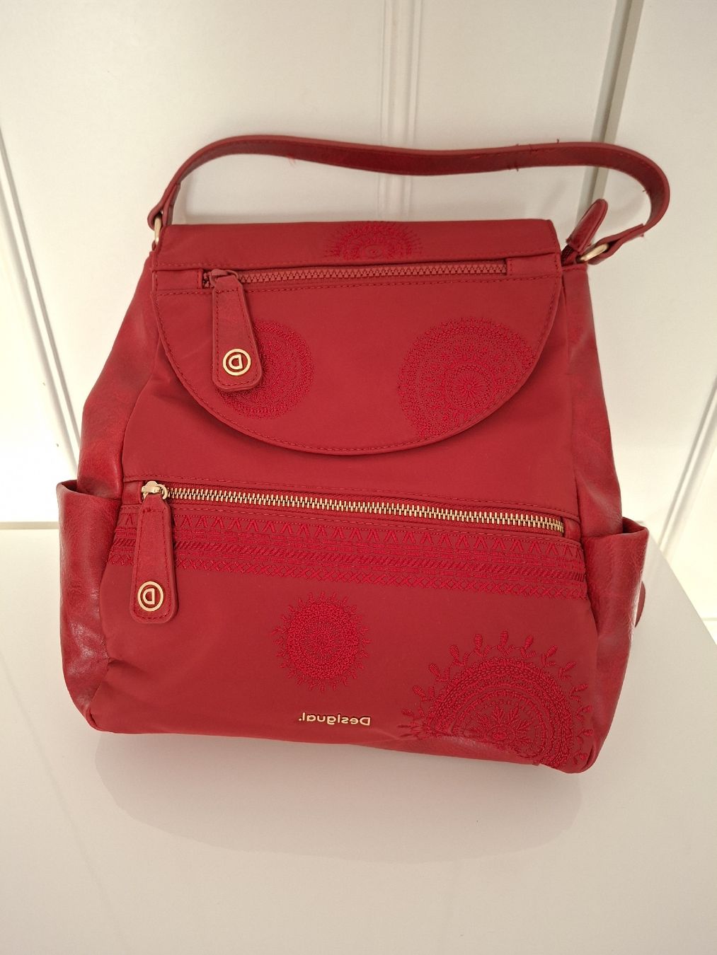 Desigual Zaini: Desigual sac à dos rouge brodé – Nuovo (secondo la descrizione) da Lutry venduto da Sim_Sta 3