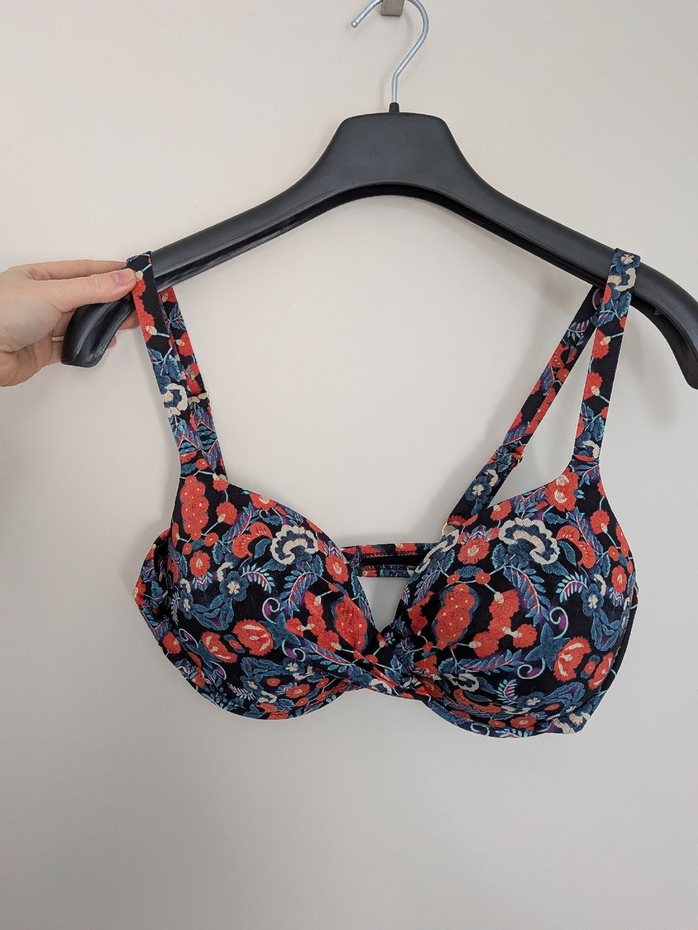 Manor Badekleider & Bikinis: Bikinioberteil Blumenmuster (80C) – Gebraucht aus Bern von chiarella