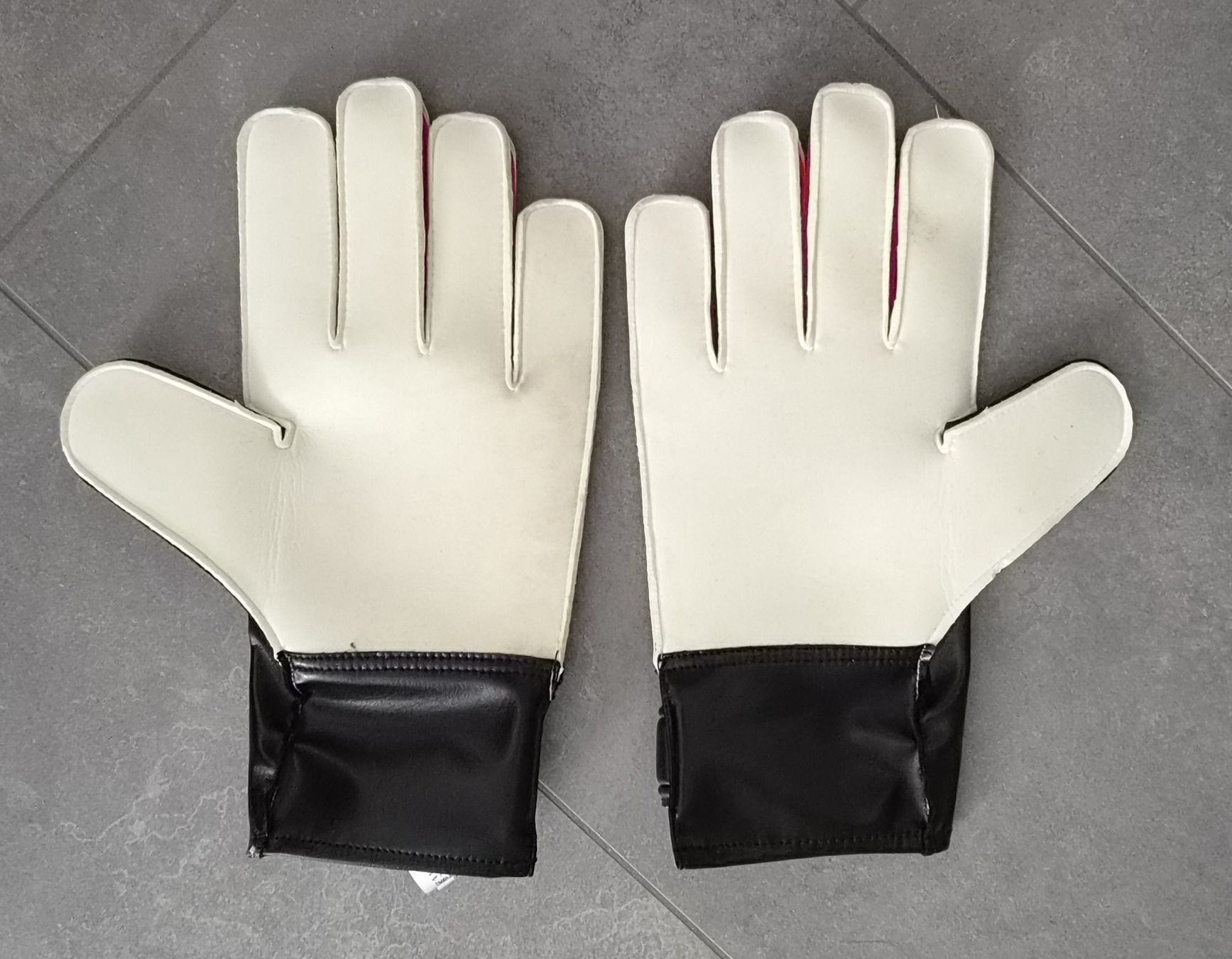 Adidas Guanti & manicotti: Goolihandschuhe – Nuovo (secondo la descrizione) da Itingen venduto da Claudia.E 1