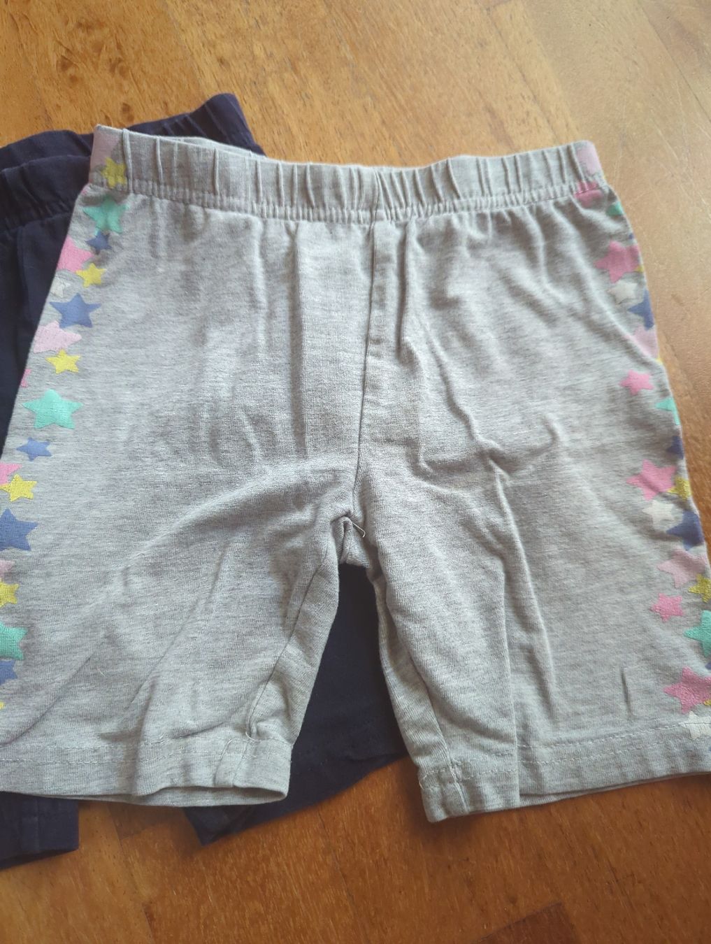 Ensembles coordonnés: Shorts Gr. 110 – D'occasion à Eglisau par raf_hn2x 2