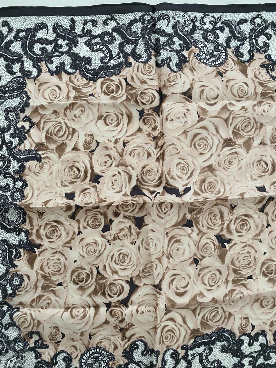 Codello Foulards, Tücher & Schals: Codello Seiden Foulard 🌸 – Gebraucht aus Opfikon von Luis144 1