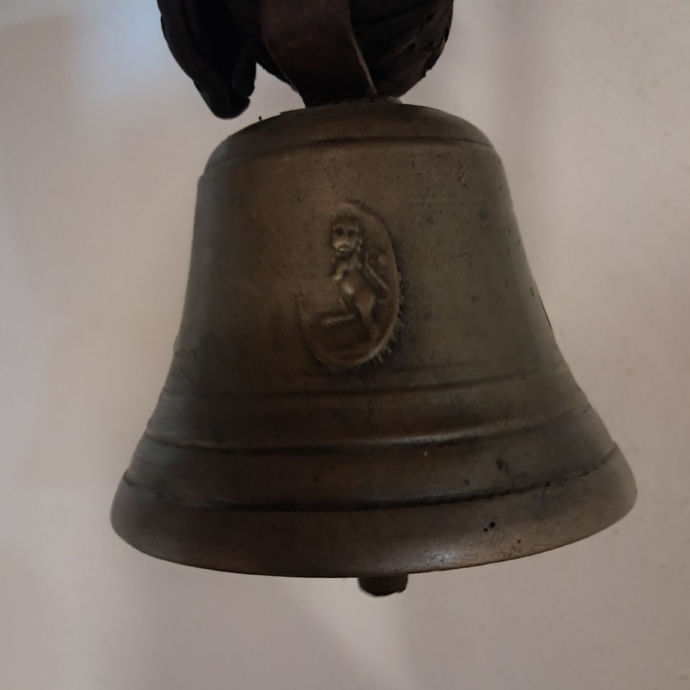 Cloches & sonnailles: ANTIKE Kleine Glocke ab 2Fr.  – D'occasion à Murten par SHETHOF 2