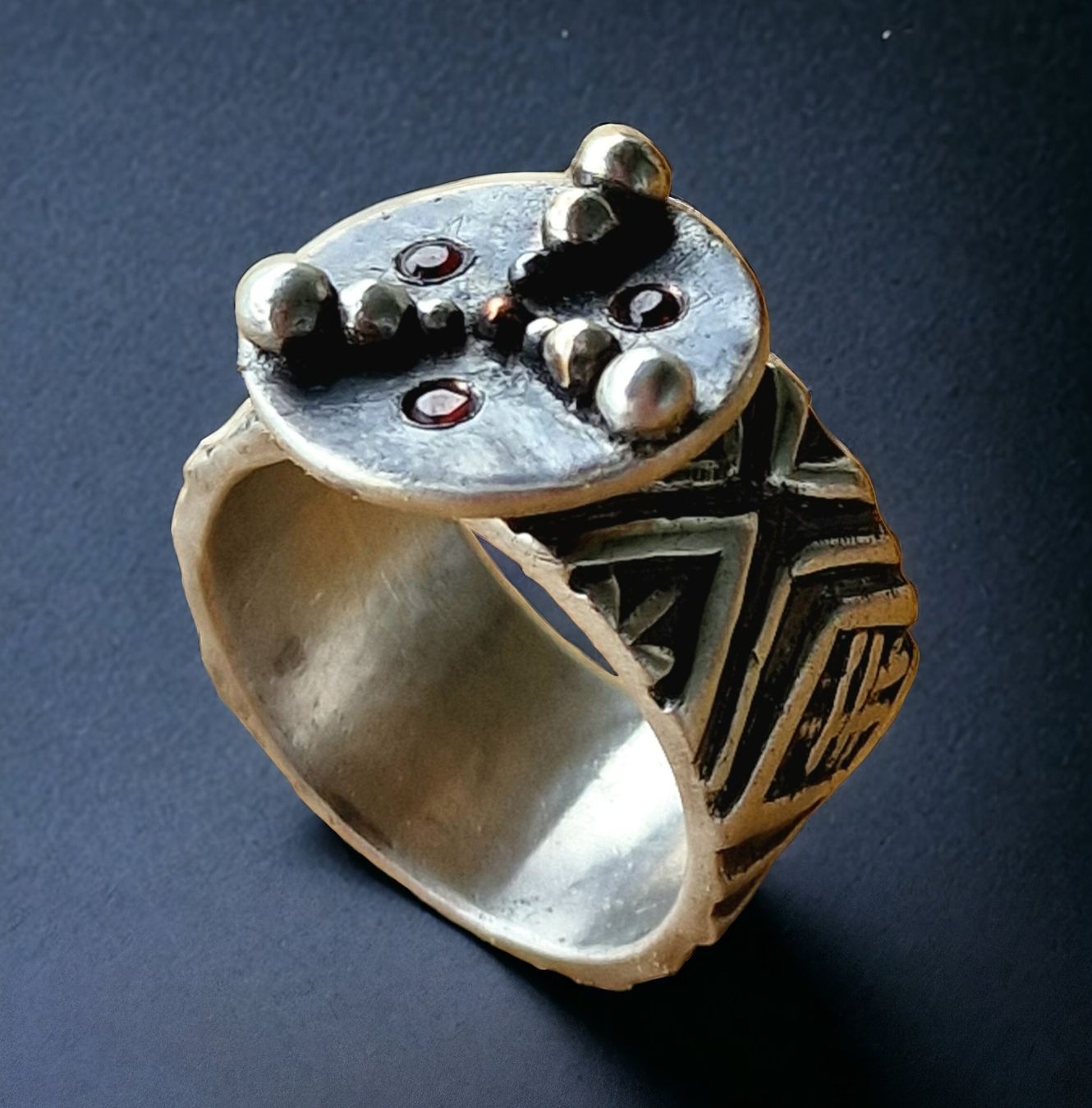 Anelli: Spinner-Ring, Silber & Granat, drehende Scheibe, Gr. 53 – Nuovo e nell'imballaggio originale da Aarau venduto da Schmuckhoehle_MD 6