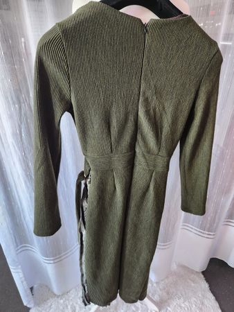 Olivgrünes Kleid mit Gürtel, Grösse 38, Herbst-Look!