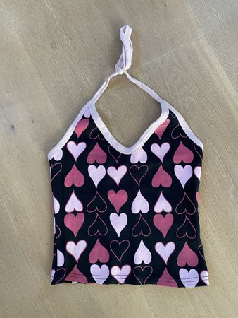 Neuwertiges Neckholder Top mit Herzen, Grösse S