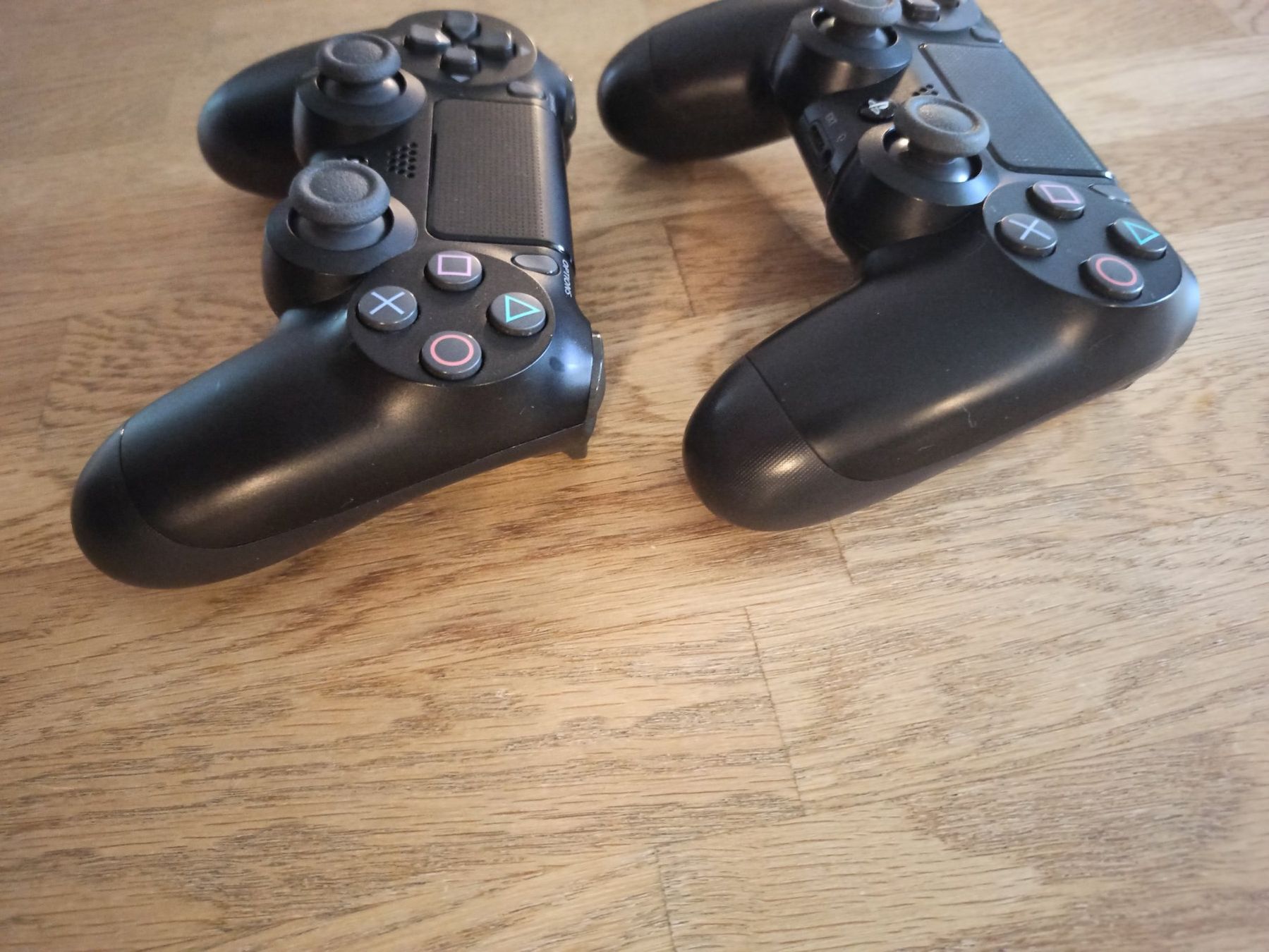 Controller: 2 x Original Controller Sony PS4 Wireless DualShock 4 V2 TOP – Usato da Oberweningen venduto da mar_87mx 3
