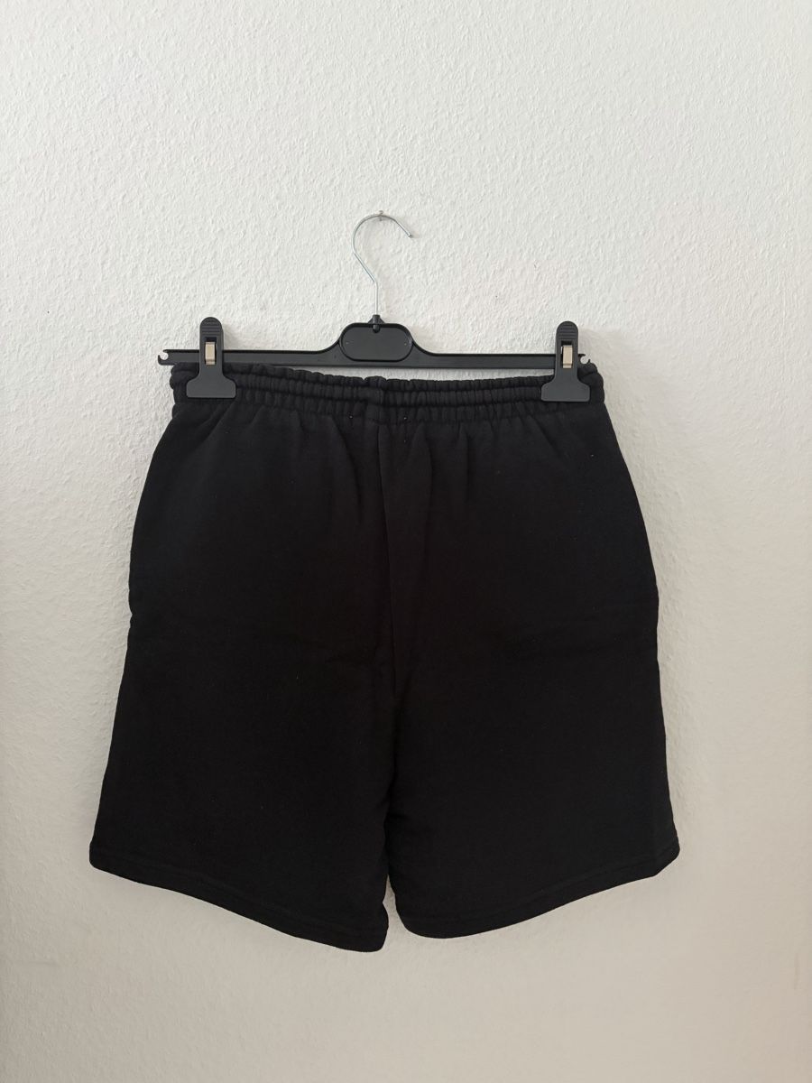 Pull&Bear Hosen: Schwarze kurze Hosen – Gebraucht aus Ettingen von ale_q6zz 1