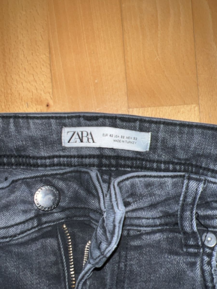 Jeans: Zara Schwarz-graue Jeans , Grösse 32 – Nuovo (secondo la descrizione) da Oftringen venduto da Kad.Ha 1