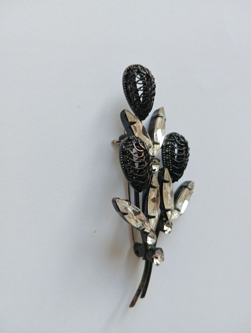 Spille & Fermagli: Vintage Brosche Austria Blumenstrauß Strass Emaille Schwarz – Usato da Allschwil venduto da Evgeniia78 1