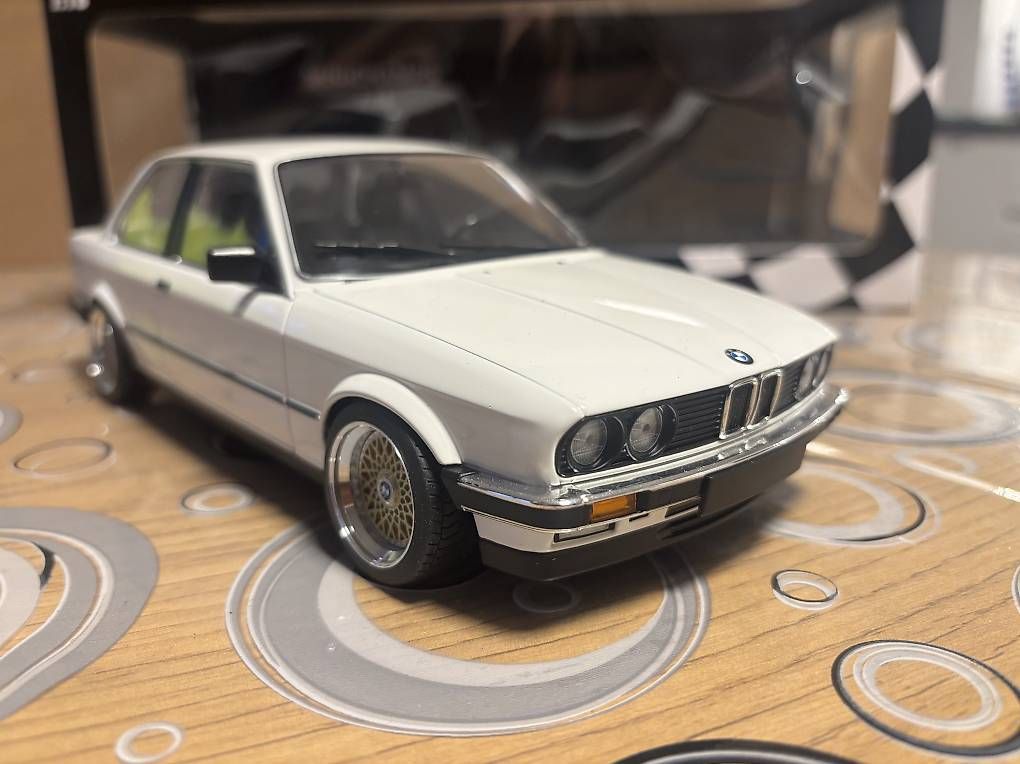 Voitures modèles: Modellino BMW E30 323i 1/18 – D'occasion à Lodrino par angeloige