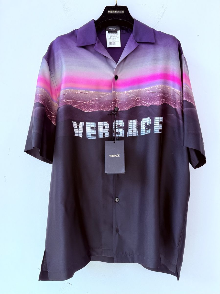 Versace Hemden: Bellissima camicia da uomo in seta firmata Versace – Neu und originalverpackt aus Castagnola von BlondiePosh