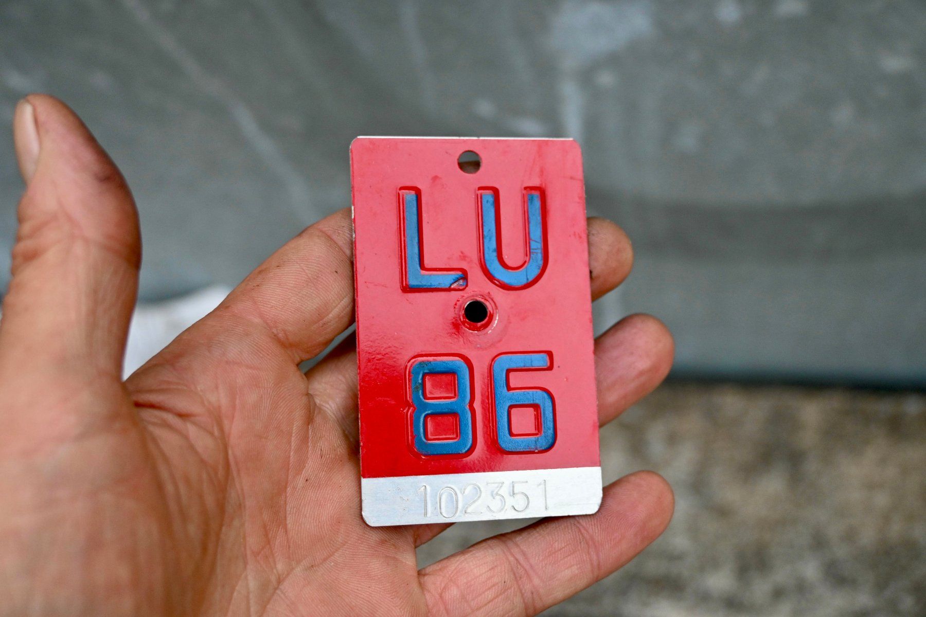 Insegne: Velonummer LU 86 von 1986 Luzern – Usato da Pfaffhausen venduto da mono_rec 2