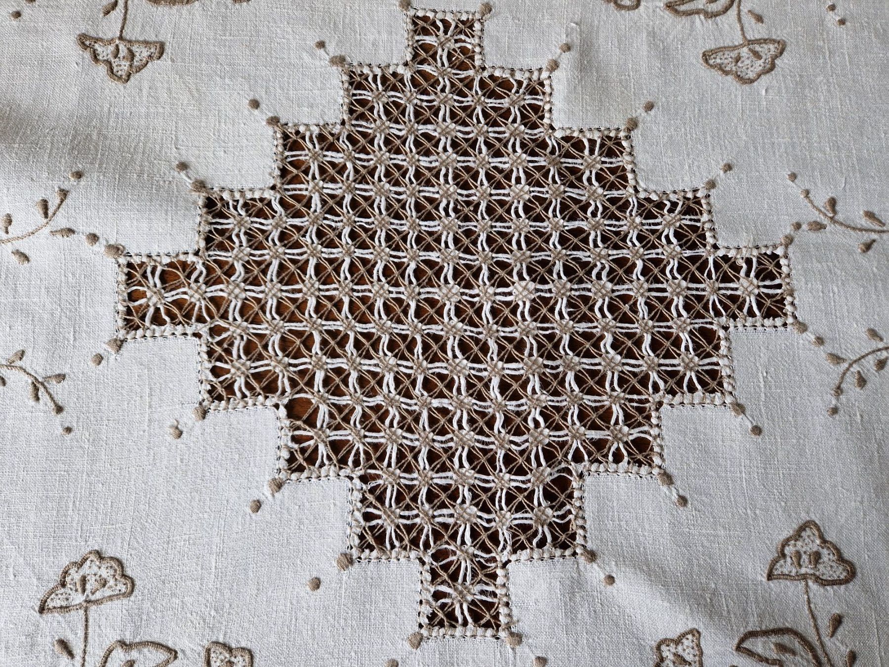 Altra biancheria da tavola: Kleine Tischdecke , Handarbeit – Nuovo (secondo la descrizione) da Bern venduto da Antikbatik 2