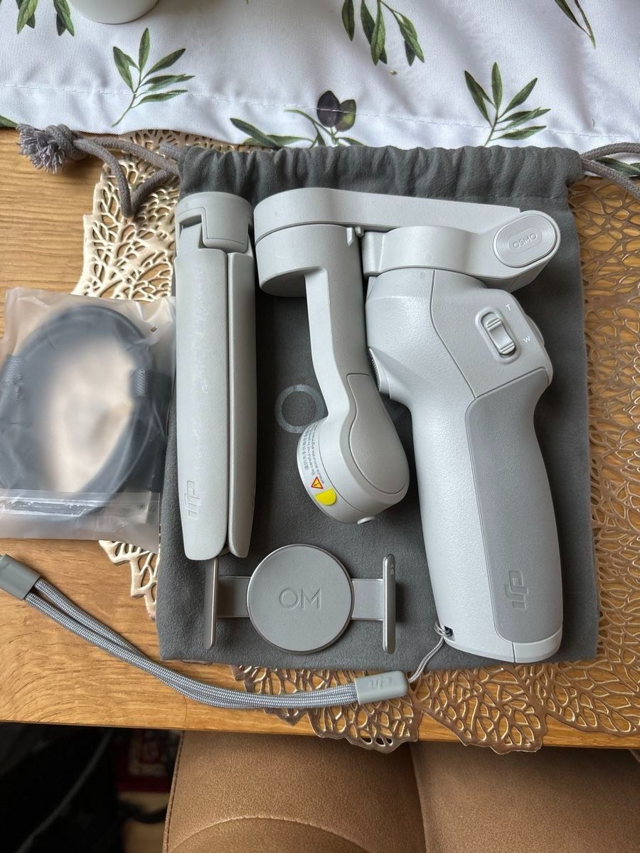 DJI Wandhalterungen: DJI OM 4 Smartphone Gimbal Weiss – Gebraucht aus Gossau SG von Heinzone74