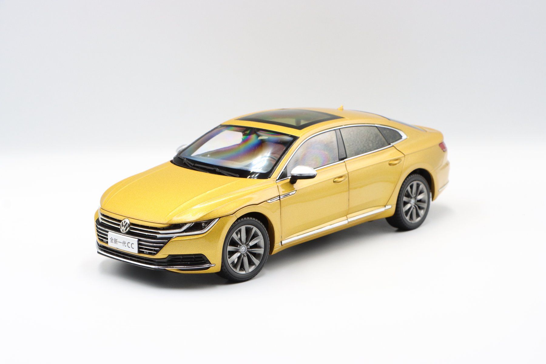 Volkswagen Modellini d'auto: VW Arteon CC 2018 1:18 Paudi Model – Nuovo e nell'imballaggio originale da Bühl b.Aarberg venduto da modelldiecast 3