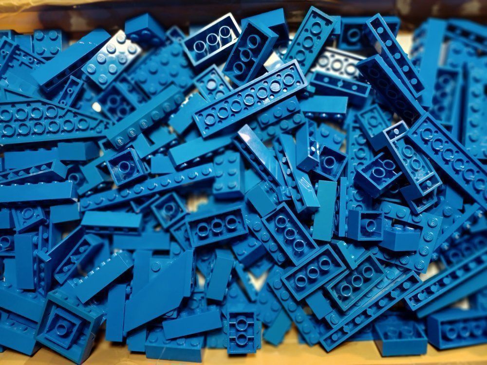 Lego Kit di costruzioni: Lego 200 blaue verschiedene Teile -L64 – Usato da Morges venduto da cardeman61
