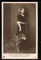 Erzherzogin Maria Antonia mit ihrem Hund