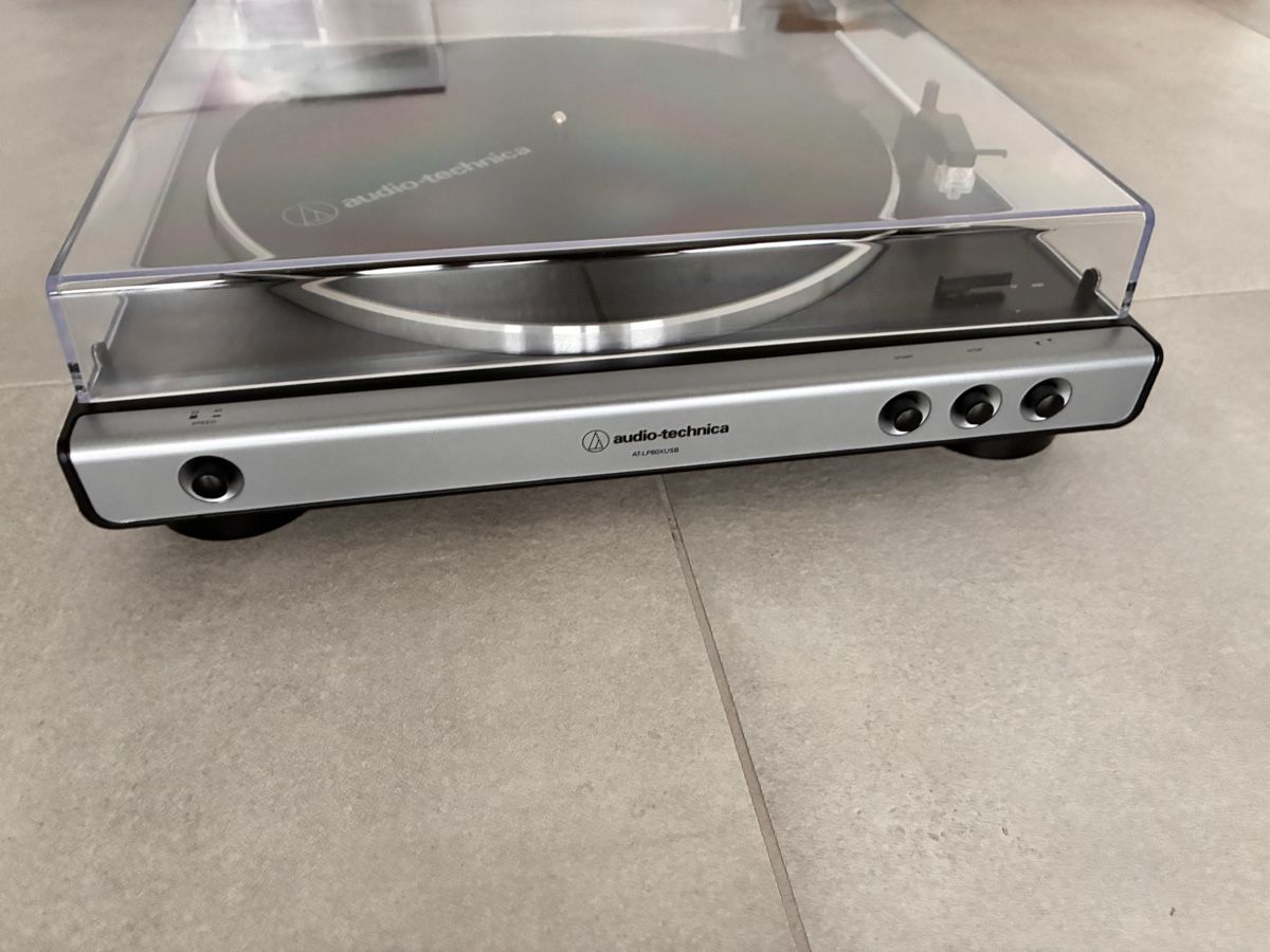 Audio Technica Giradischi: Record player Audio-Technica AT-LP60XUSB neuwertig – Nuovo (secondo la descrizione) da Gampelen venduto da ven_k2vf 1