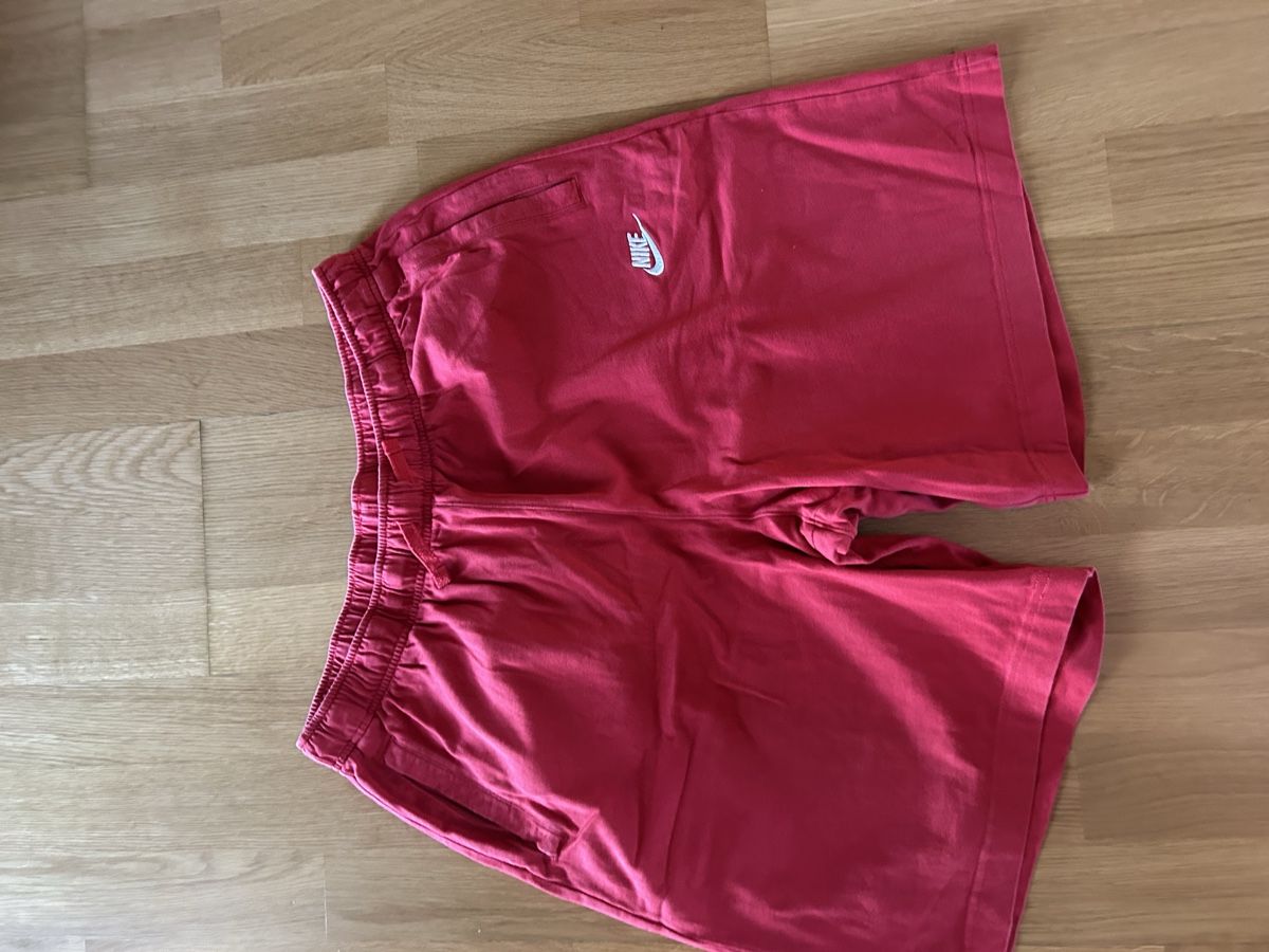 Nike Pantalons: Short Nike XXL – D'occasion à Daillens par guisepa