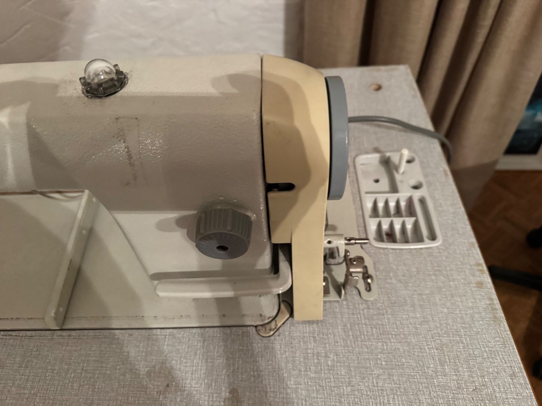 Macchine da cucire: Machine à coudre industrielle – Usato da Perroy venduto da lul_68fh 7