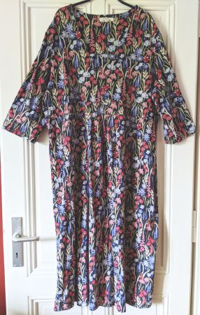 SEASALT : Jolie et confortable robe fleurie 54-56