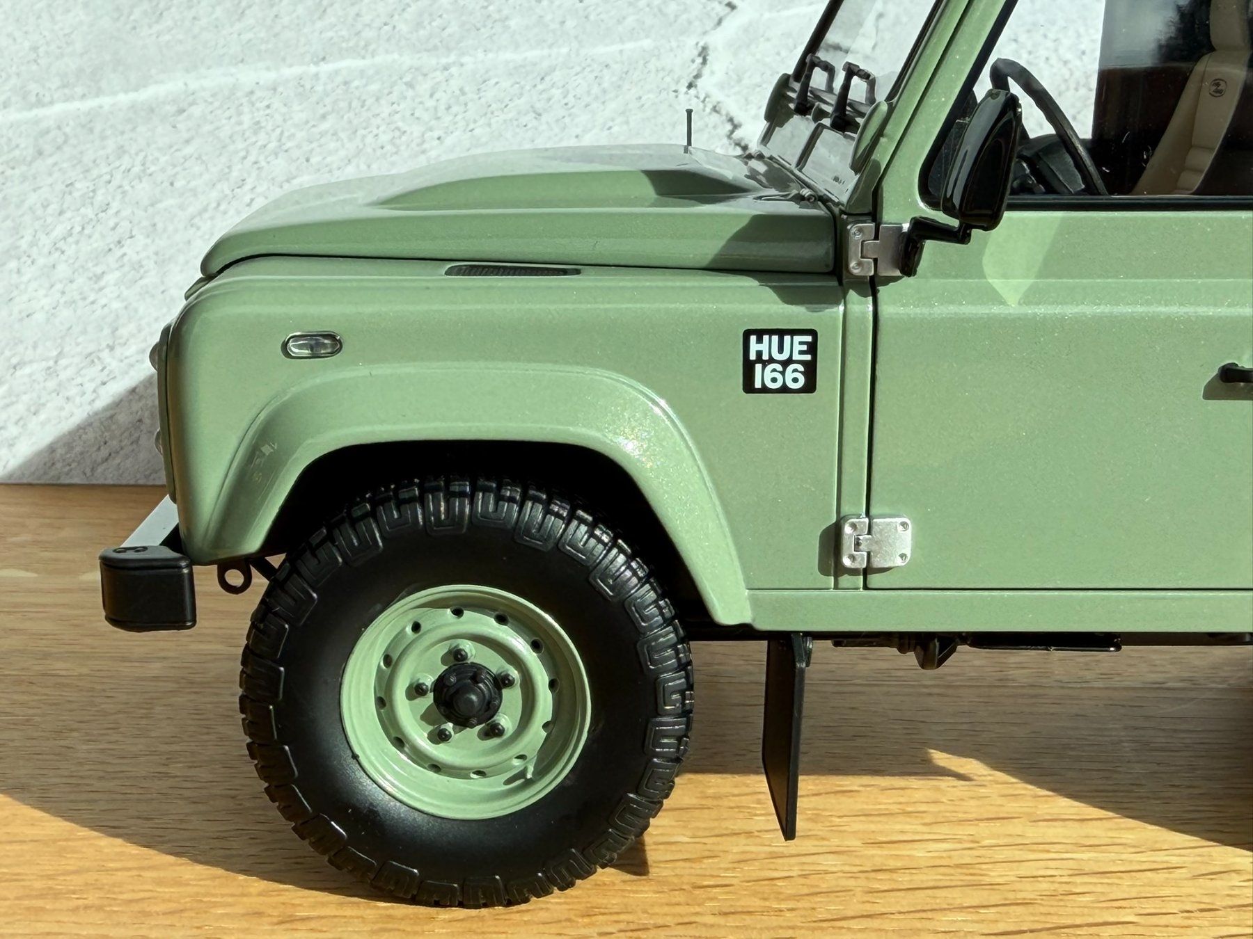 1:18 Almost Real - Land Rover Defender 90 HUE 166 (Neu (gemäss ...