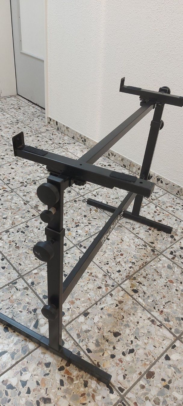 Supporti per strumenti musicali & leggii: Technics keyboard ständer höche & breite,neigen verstellbar – Usato da Glattbrugg venduto da Swissmusik 2