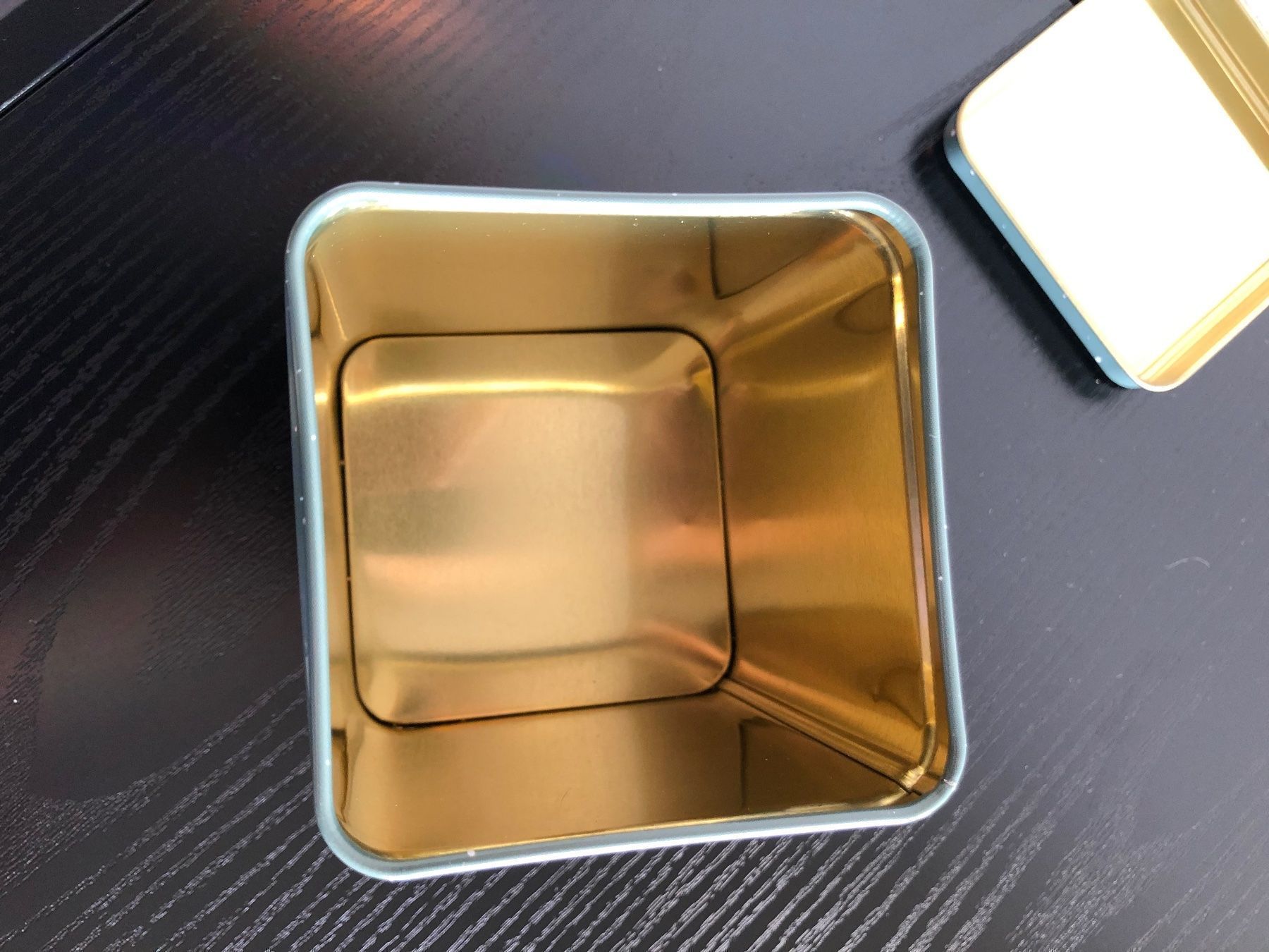Altro in Decorazioni & Accessori: Kleine Guetzli-Blechdose ca. 8.5x8.5x11 – Usato da Pfäffikon SZ venduto da anshaV 3
