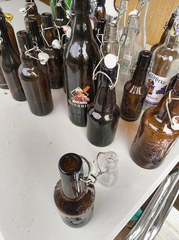 Bicchieri, Caraffe & Bottiglie: 28 bügelflaschen verschiedene Formate – Usato da Wohlen AG venduto da Boblivious 3
