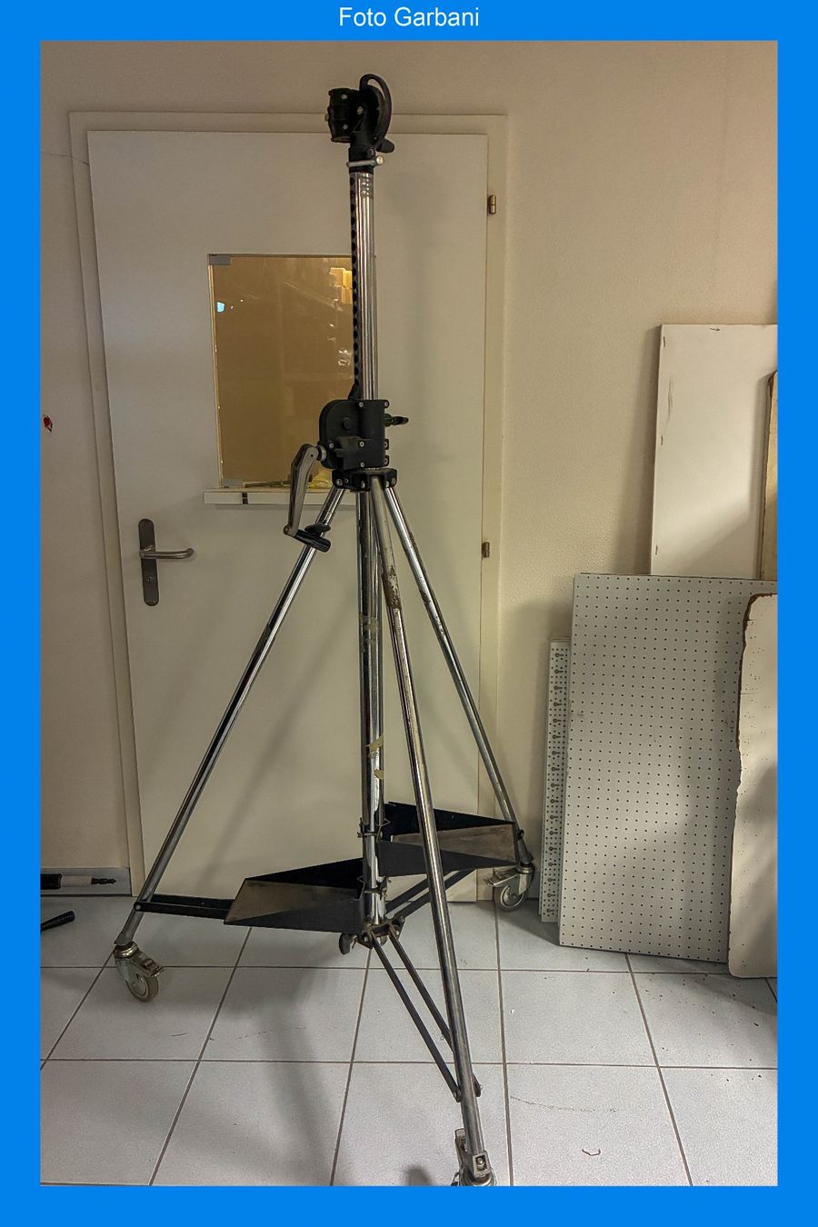 Cavalletti: Treppiede Tekno mobile – Usato da Muralto venduto da FotoGarbani
