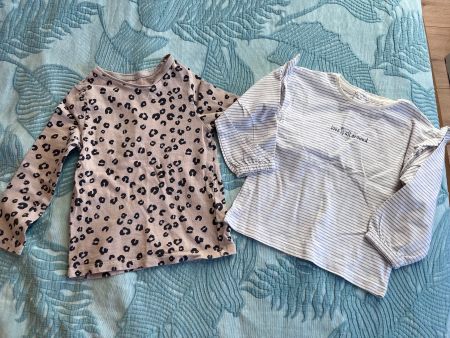 2 langärmelige T-Shirts, Größe 98
