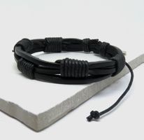 Herrenarmband aus schwarzem Leder
