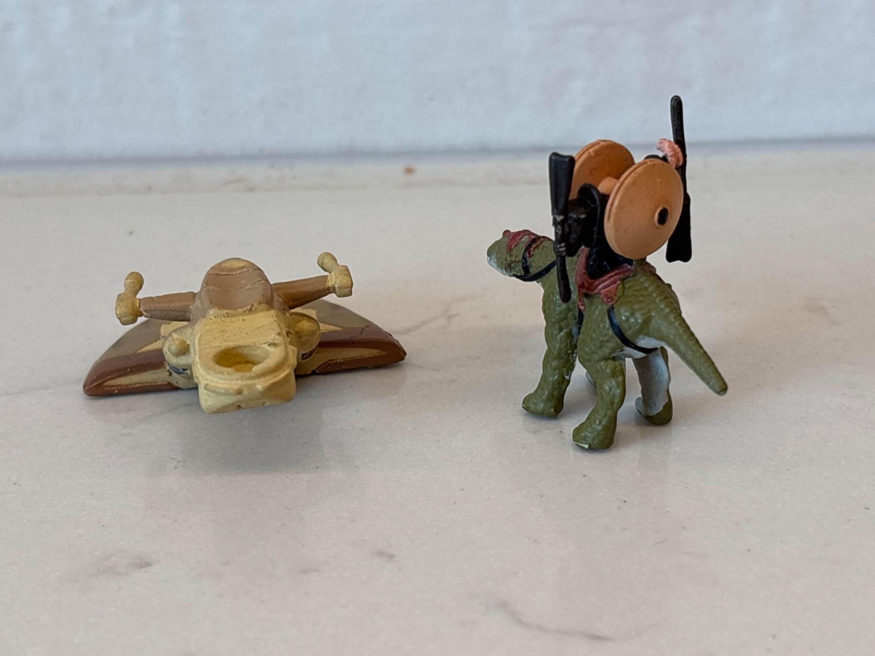 Star Wars Giocattoli: Starwars petite figurine et vaisseau – Usato da Gollion venduto da Hampton 1