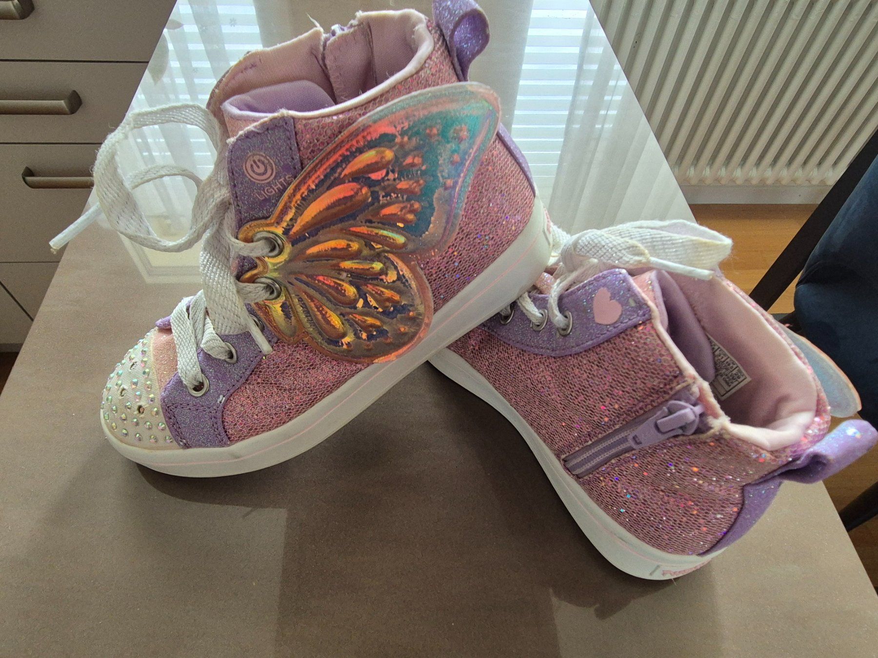 Skechers Scarpe per ragazze: Skechers Butterfly Wishes Gr.31 – Usato da Brugg AG venduto da piniata