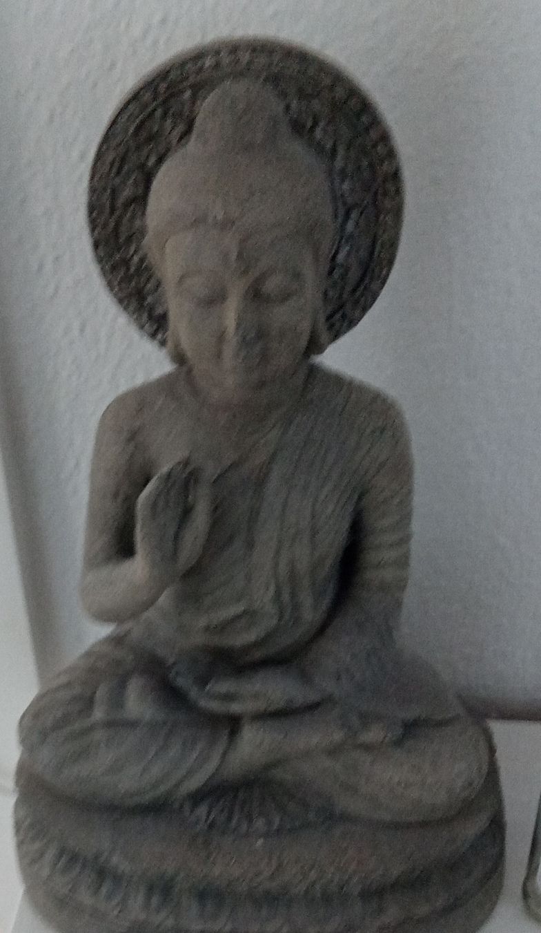 Statuette: Buddha Figur graues Material gute Form – Usato da Beinwil am See venduto da mar_qq92